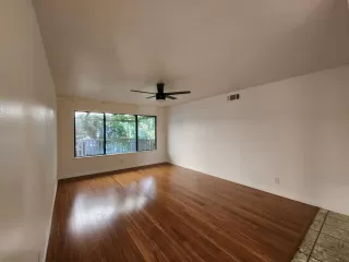 Photo #3: 223060856 Listing