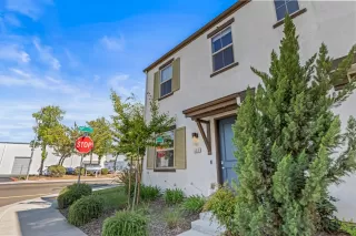 Photo #1: 223060889 Listing 