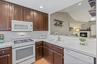 Photo #6: 223063965 Listing 