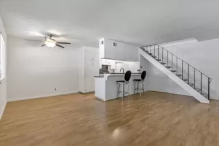 Photo #2: 223065912 Listing