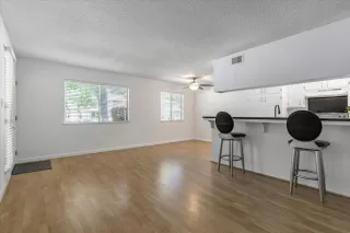 Photo #3: 223065912 Listing