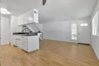 Photo #5: 223065912 Listing