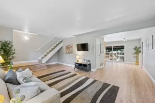 Photo #3: 223068981 Listing