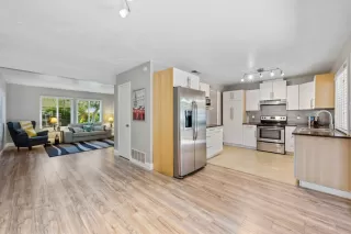 Photo #4: 223068981 Listing