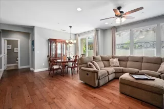 Photo #3: 223068996 Listing