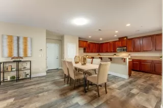 Photo #4: 223072661 Listing