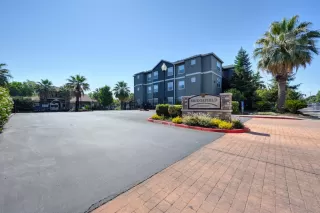 Photo #1: 223073744 Listing