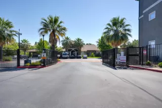 Photo #2: 223073744 Listing