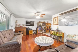 Photo #2: 223076797 Listing