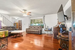 Photo #3: 223076797 Listing