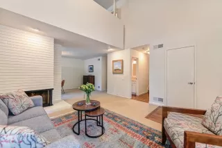 Photo #4: 223077044 Listing