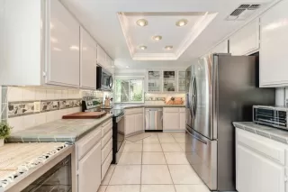 Photo #1: 223077107 Listing 