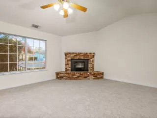 Photo #2: 223077377 Listing