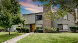 Photo #2: 223077854 Listing