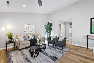 Photo #2: 223079640 Listing