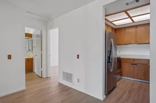 Photo #6: 223080986 Listing