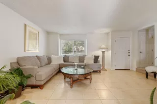 Photo #2: 223081541 Listing