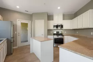 Photo #6: 223081917 Listing 