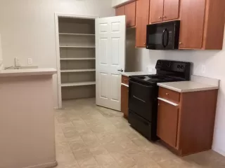 Photo #3: 223082102 Listing