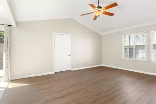 Photo #5: 223083152 Listing