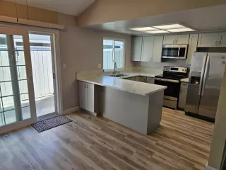 Photo #5: 223084595 Listing