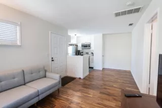 Photo #3: 223086547 Listing