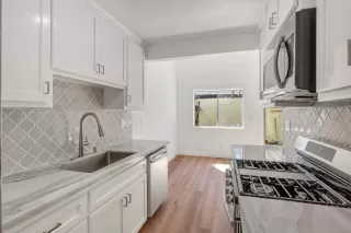 Photo #1: 223087365 Listing