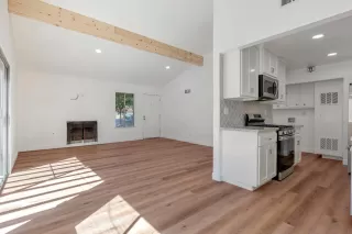 Photo #2: 223087365 Listing