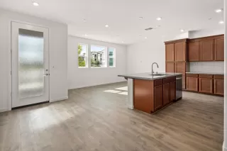 Photo #2: 223087656 Listing