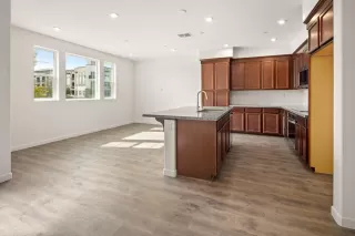 Photo #3: 223087656 Listing