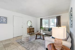 Photo #2: 223087681 Listing