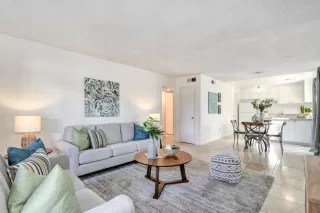 Photo #5: 223087681 Listing