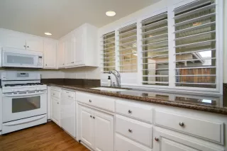 Photo #5: 223088609 Listing