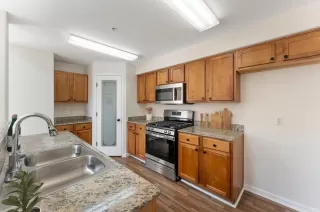 Photo #5: 223089628 Listing