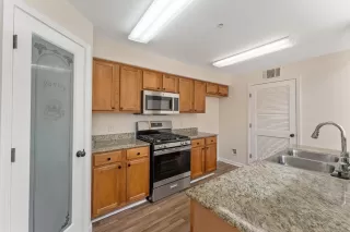 Photo #6: 223089628 Listing