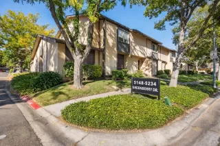 Photo #2: 223090311 Listing