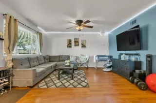 Photo #2: 223091181 Listing 