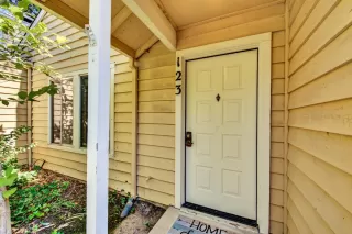 Photo #2: 223091602 Listing 