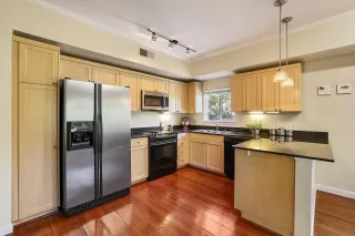 Photo #1: 223091928 Listing 