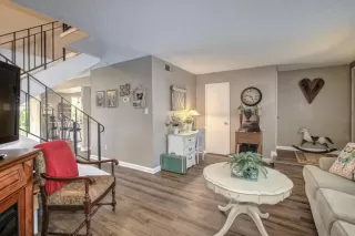 Photo #2: 223092010 Listing