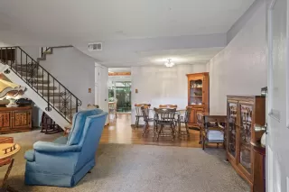 Photo #4: 223095683 Listing