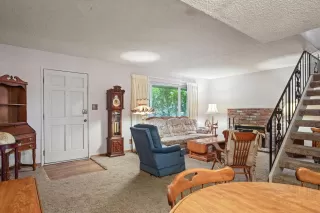 Photo #6: 223095683 Listing