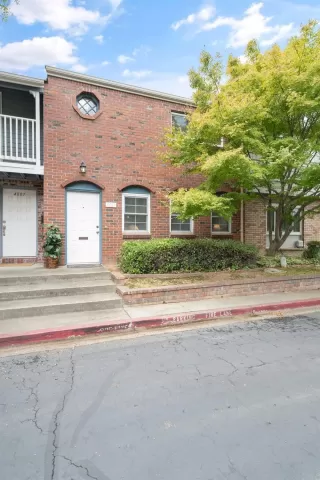 Photo #2: 223097043 Listing