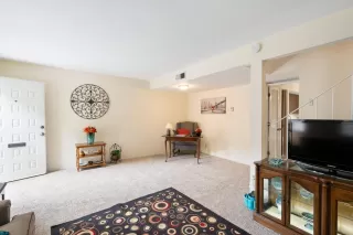 Photo #4: 223097043 Listing