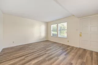 Photo #4: 223097139 Listing