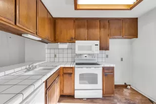 Photo #6: 223098061 Listing 