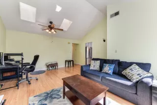 Photo #5: 223098247 Listing