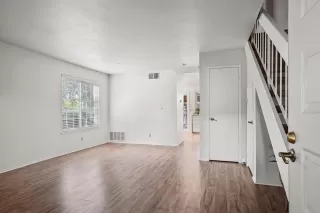 Photo #2: 223098468 Listing