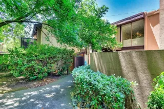 Photo #2: 223098619 Listing