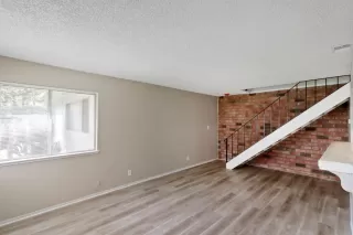 Photo #4: 223100100 Listing